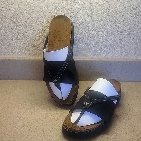 NAOT BLACK‎ SANDALS (sz US 6 or EURO 37 - Picture 1 of 6